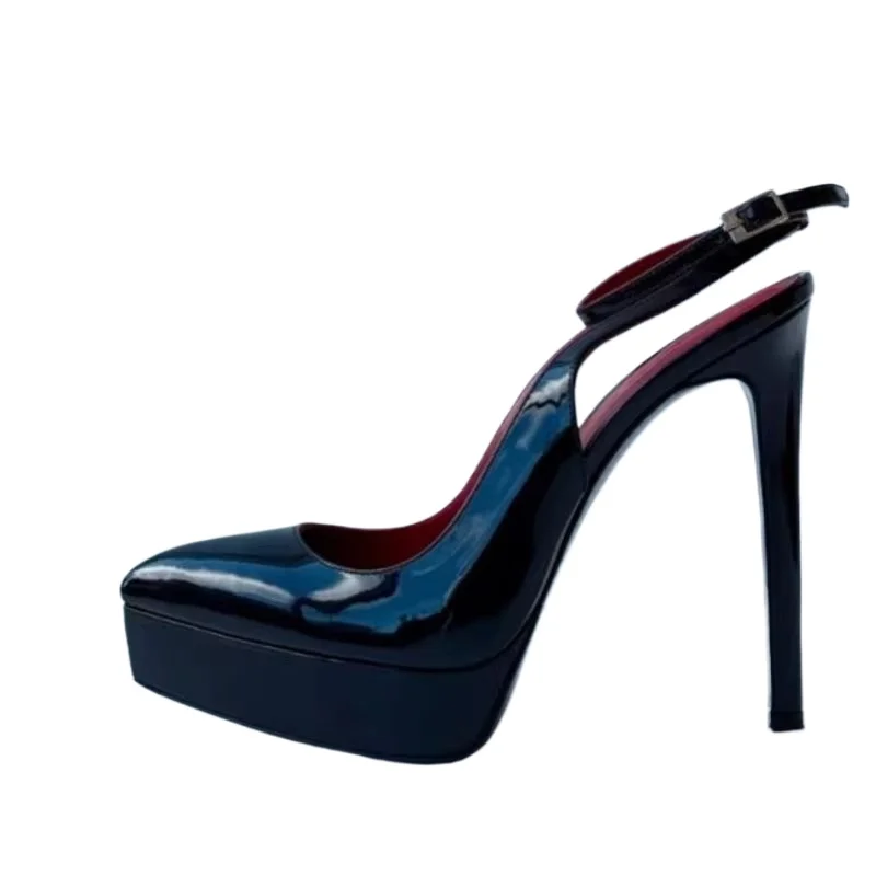 Arden Furtado Sommer-Sandalen aus Lackleder mit Schnalle, Plateausohle, spitzer Zehenpartie, superhohem Absatz und Ein-Wort-Schnalle