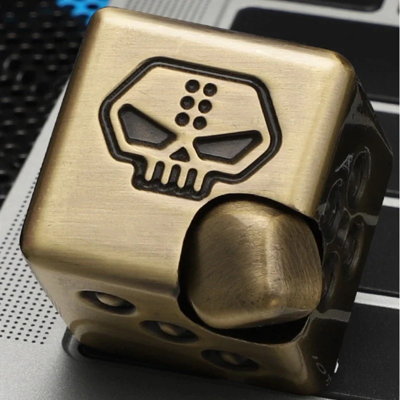 Fidget Toy Skull Dice Spinner a mano Trottola 3in1 Cubo magnetico quadrato Adulti Studente Strumento antistress Regalo EDC