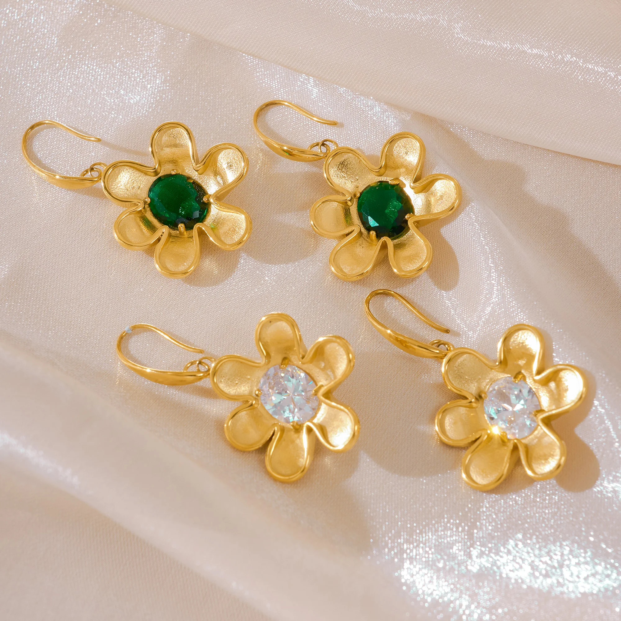 

DASEIN New 18k Gold Plated Vintage Clear Zircon Flower Earrings Hypoallergenic Stainless Steel Ear Hook Romantic Jewelry Women