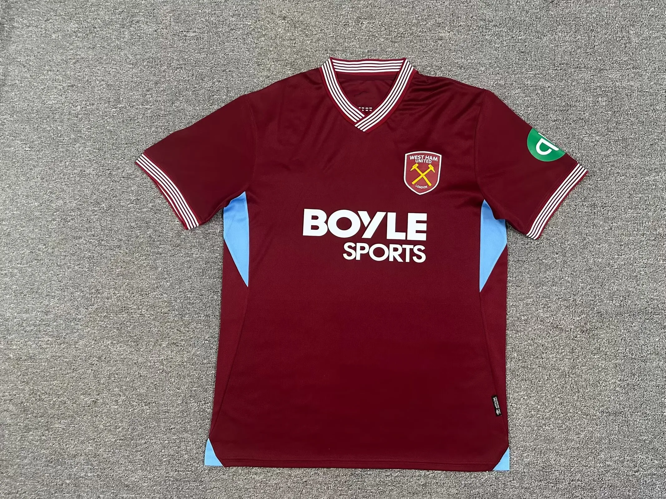 

Домашняя рубашка West Ham 2024-2025 гг.