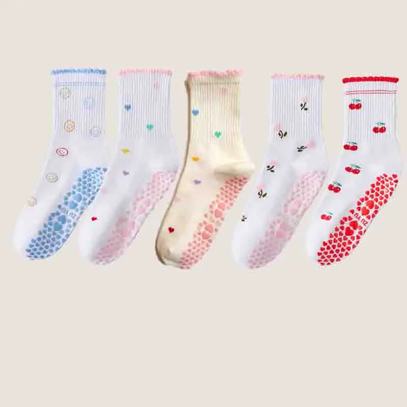 

Soft girl style wood ear non-slip socks, three-dimensional pattern design, mid-calf dotted gel women's socks, available in one c