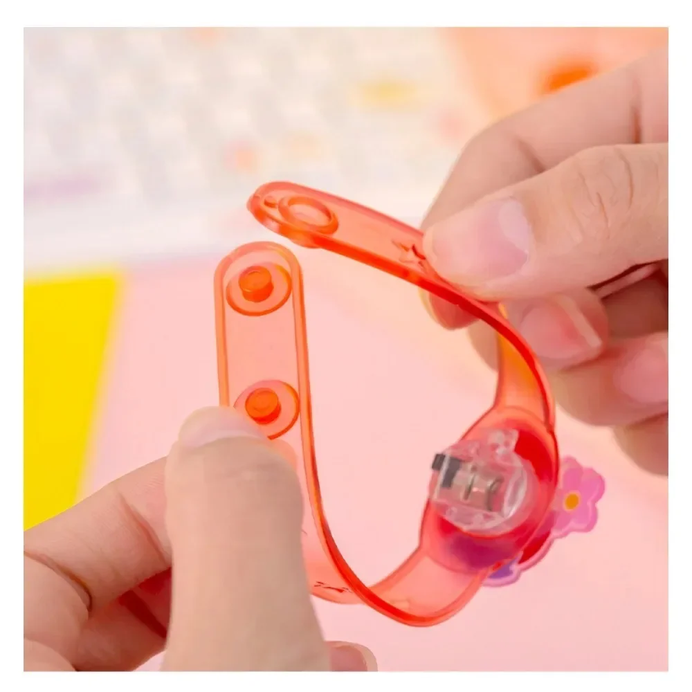 นาฬิกา LED เรืองแสงสำหรับวันเกิดสำหรับเด็ก6-24ชิ้น, เหมาะสำหรับเป็นของขวัญปาร์ตี้เด็กเวลาอาบน้ำของขวัญปีญาตาฟิลเลอร์เทศกาลฮาโลวีนของขวัญคริสต์มาสรางวัล