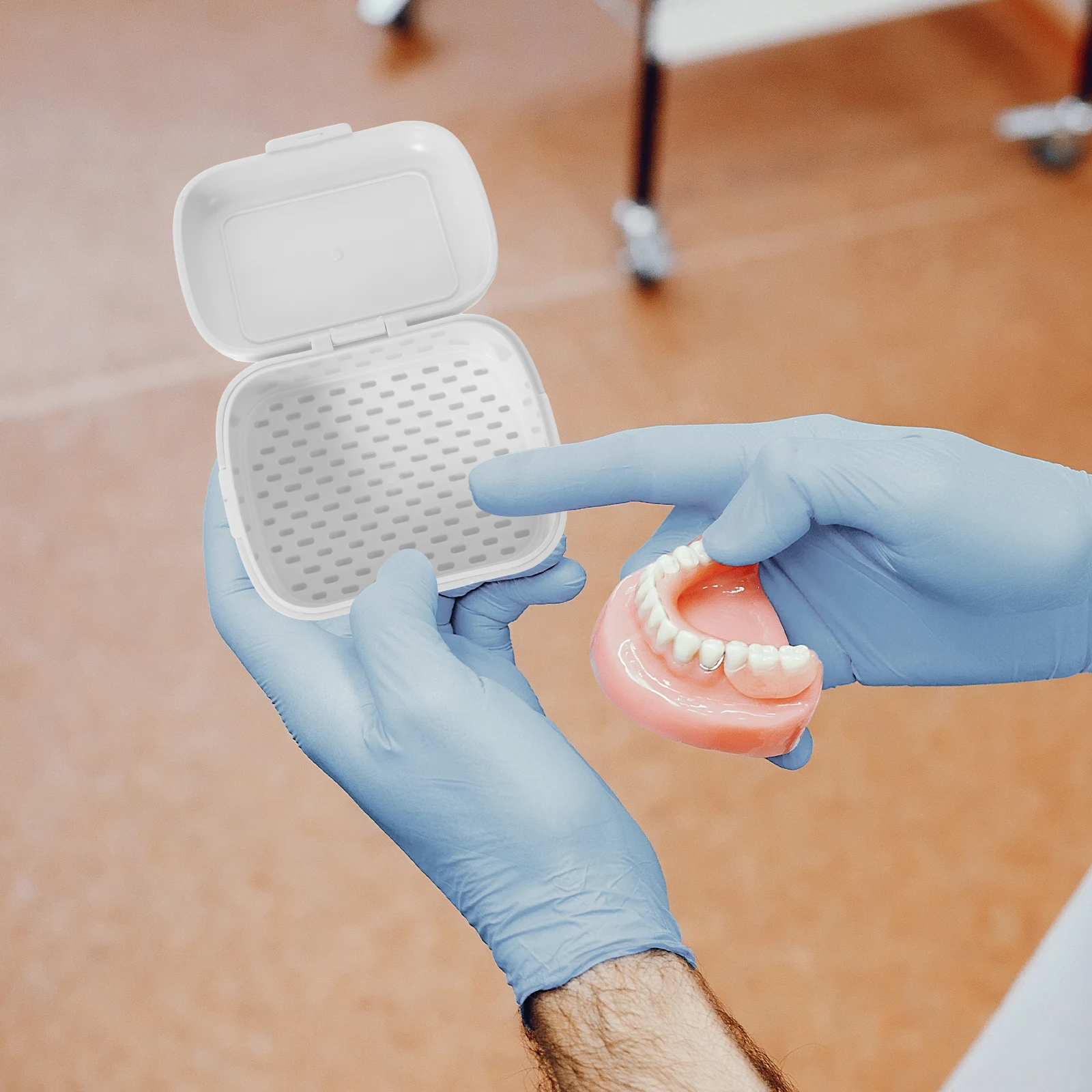 

Portable Denture Case False Teeth Container Retainer Soak Box Elder Travel Outdoor Breathable Scratch Proof Safety Lock Clean