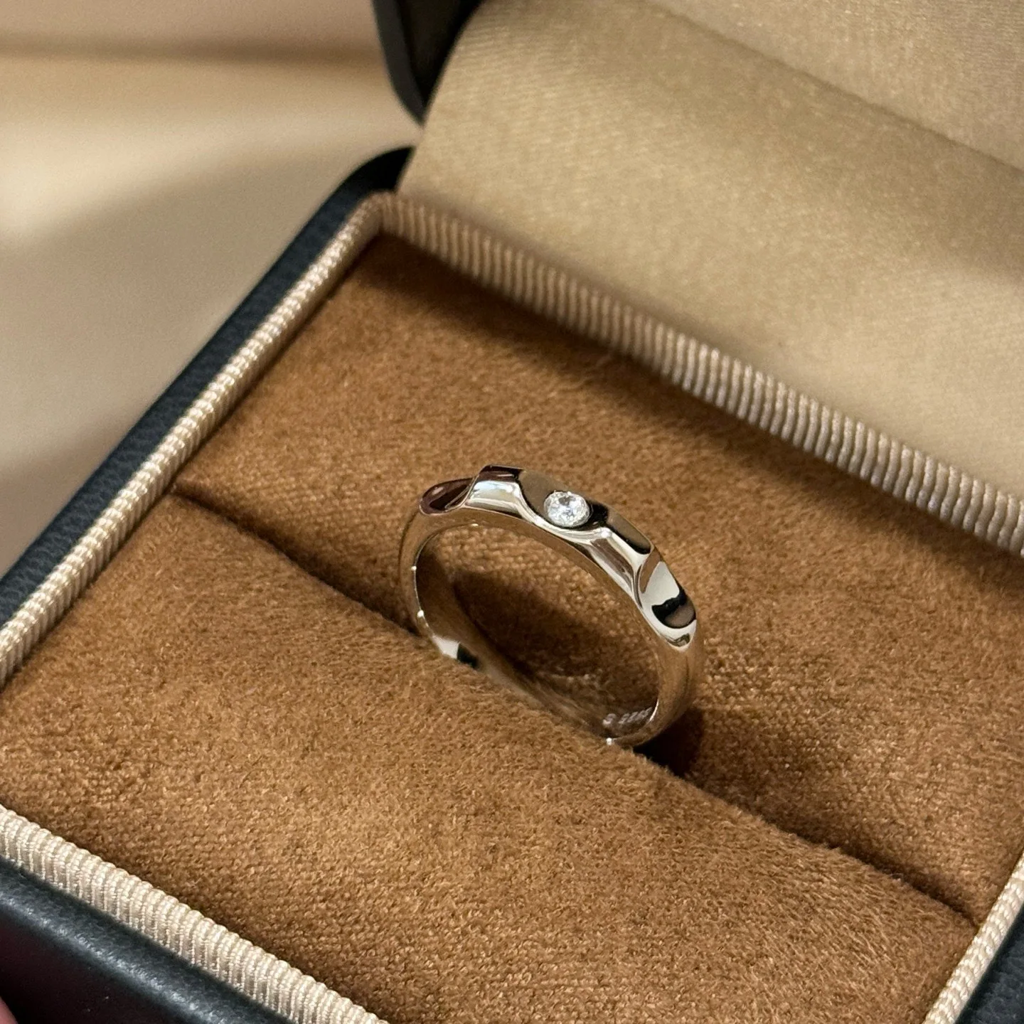 

Кольцо из 100% стерлингового серебра 925 пробы с одним цирконом и гладкой поверхностью в форме кубиков льда для женщин, ювелирные изделия