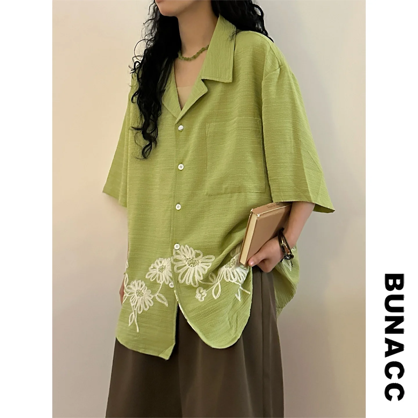 

BUNACC2026 Summer Texture Loose Short Sleeve Embroidered Casual Shirt Women's Vintage Hong Kong Style Floral Stitching Shirt