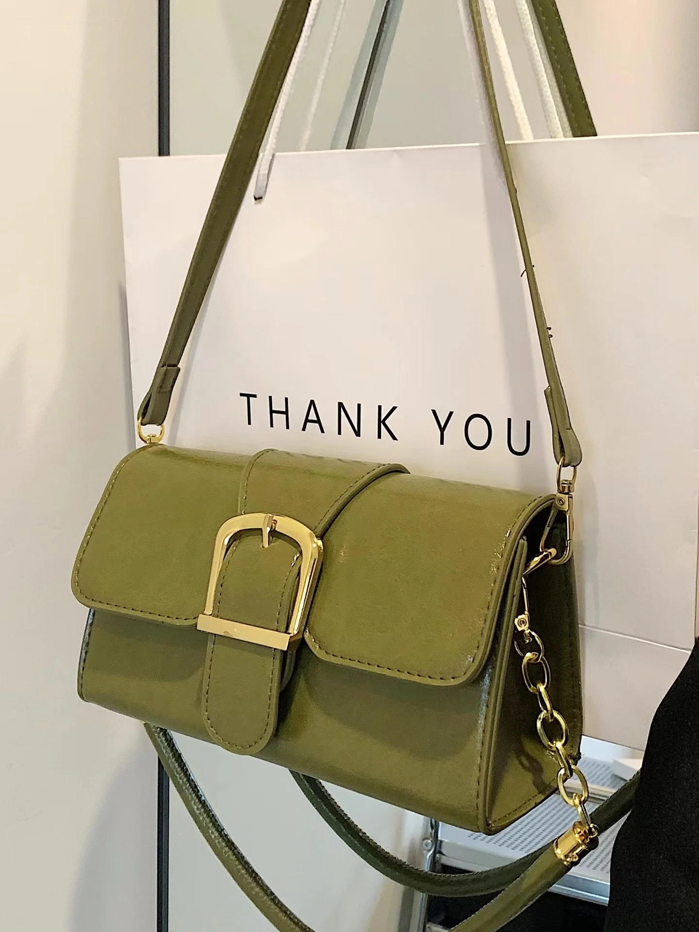 Military Green Crossbody Bag 2023 New Women\'s Vintage Exquisite Lock Design One Shoulder Bag Elegant Versatile Commuter Handbag