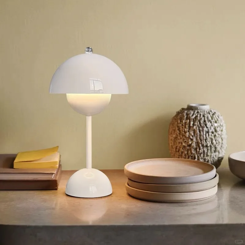 Rechargeable Flower Bud Table Lamp Cream Style Girl's Bedroom Light Luxury Bedside Night Light Decoration Girl Wedding Lamp