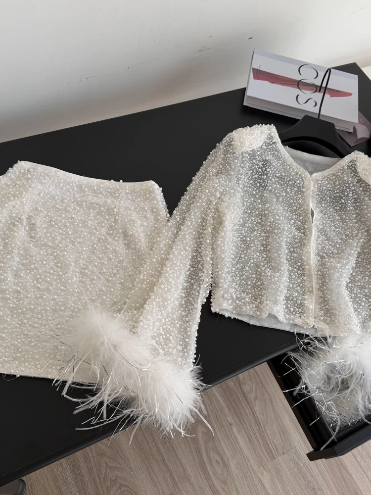 

Модный элегантный женский летний комплект: пальто с тяжелой вышивкой и мехом, юбка с завышенной талией