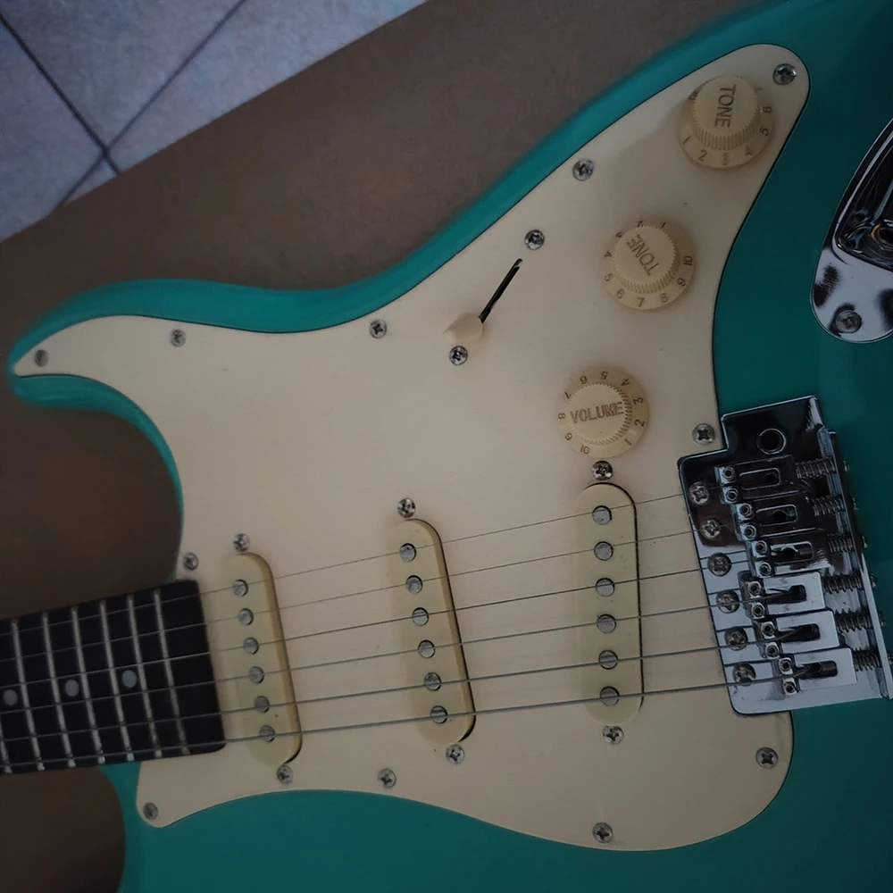 جيتار كهربائي أخضر عالي الجودة متوفر في المخزون، واقيات التقاط عتيقة، التقاطات SSS، شحن مجاني وسريع #1