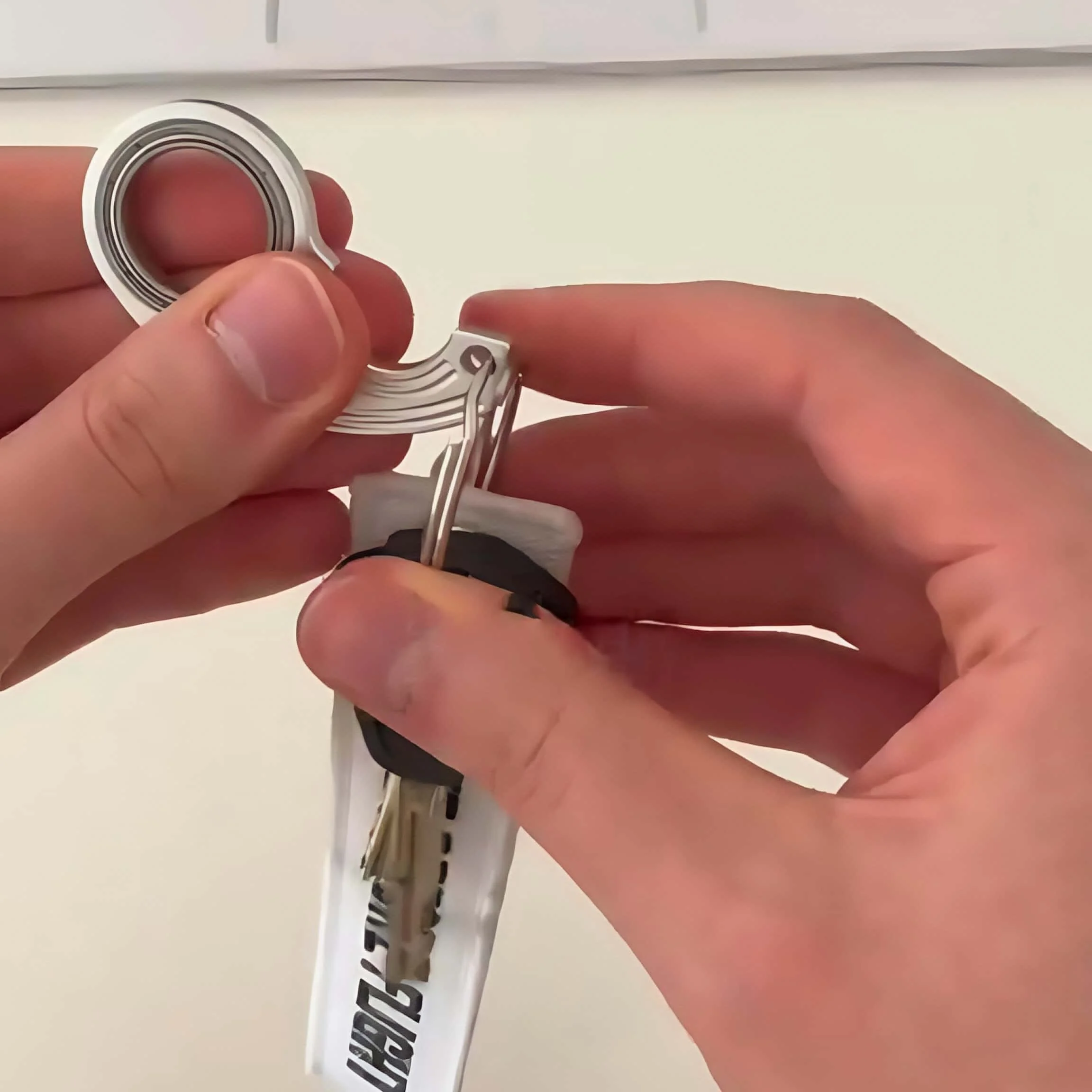 Rotating Keychain Finger Gyro Alloy Creative Toy Pendant Outdoor Portable EDC Tool