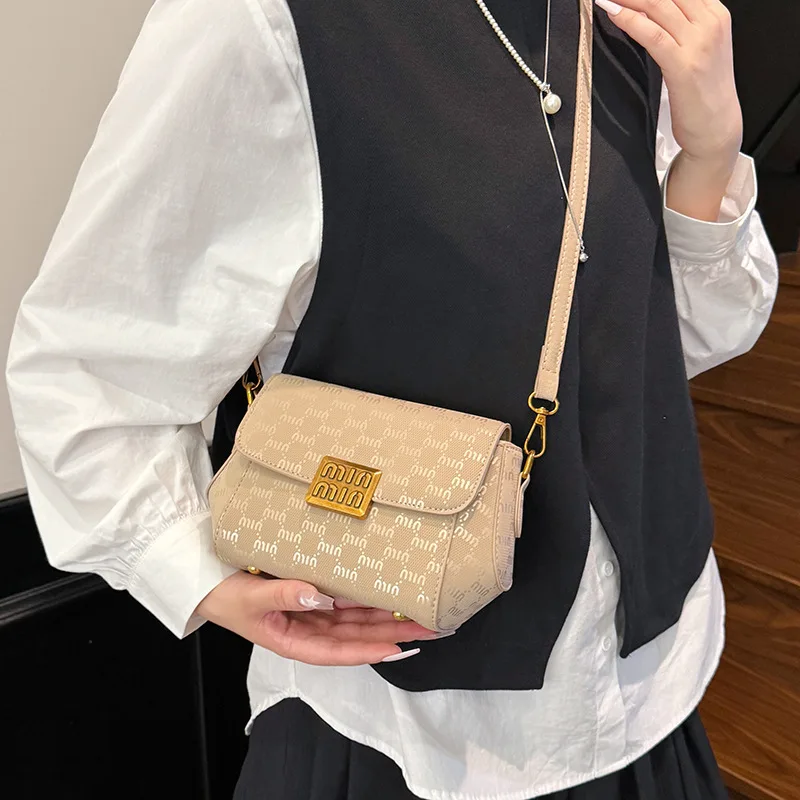 

New Niche Shoulder Bag Women's High-end Messenger Bag Retro Fashion Versatile Hand Carry Commuter Bag