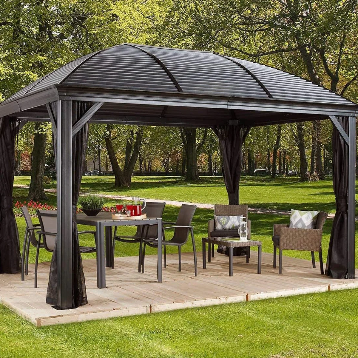 

Outdoor Courtyard Aluminum Frame Luxury Waterproof Hardtop Roof Aluminum Gazebo With Drapery and Gauze