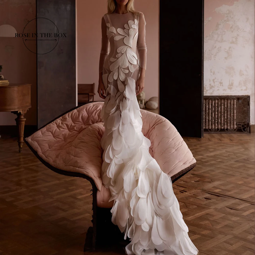 

Потрясающее свадебное платье по индивидуальному заказу. Роскошные прозрачные платья невесты с вышивкой. Ручная работа с аппликациями из органзы на шлейфе.