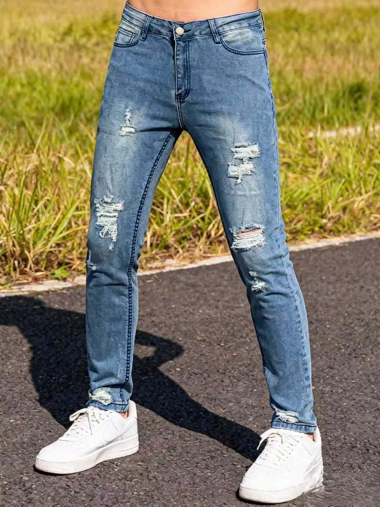 جينز دينم متعثر للرجال | بنطال مدبب نحيف باللون الأزرق الفاتح | تفاصيل ممزقة على الركبتين والفخذين، لمسة نهائية من الحافة الخام #3