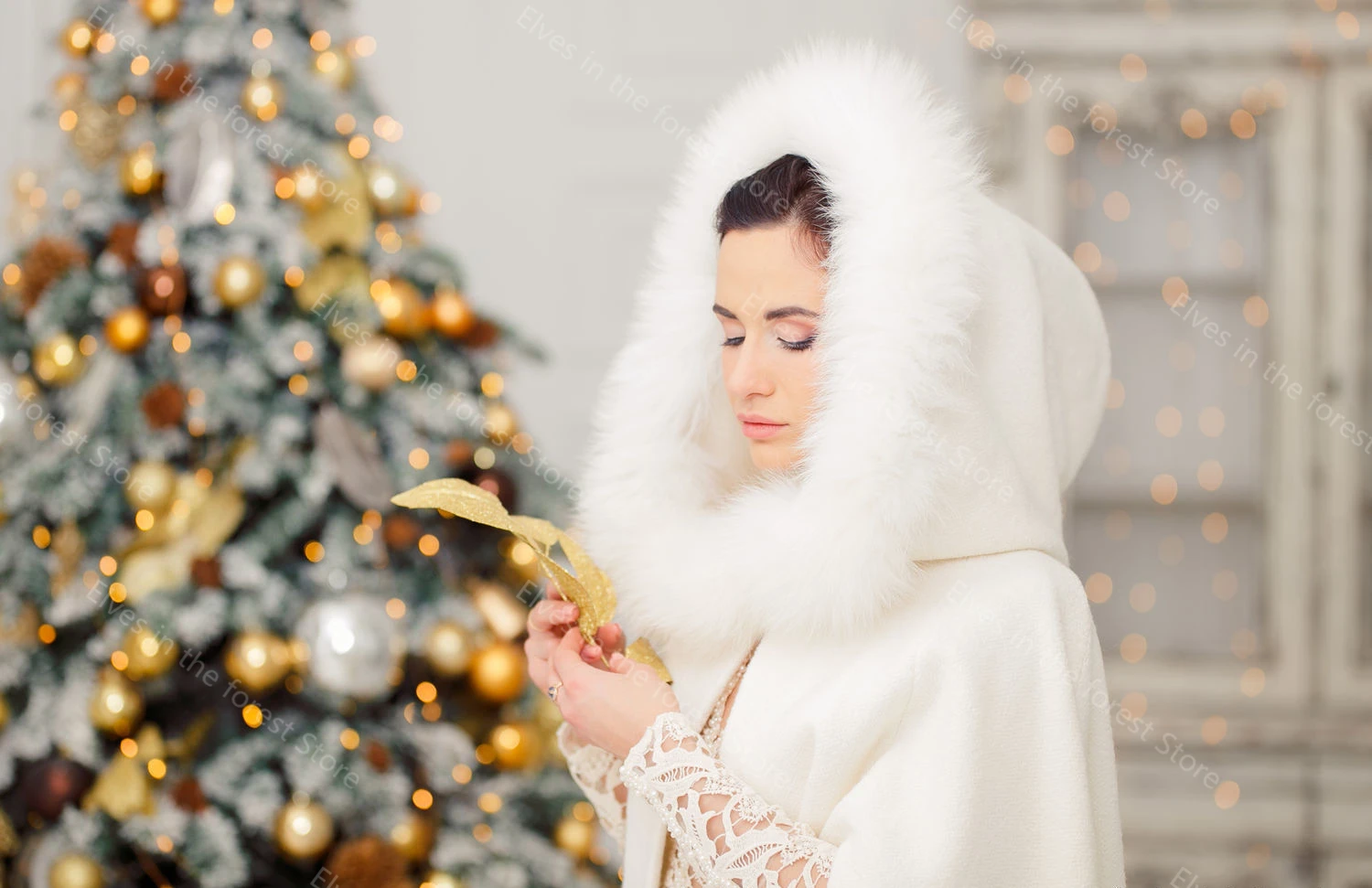 Winter Warm White Hooded Bridal Capes with Fur Exquisite Wedding Cloak Women Long Bride Bolero Front Split Wedding Wrap Jacket