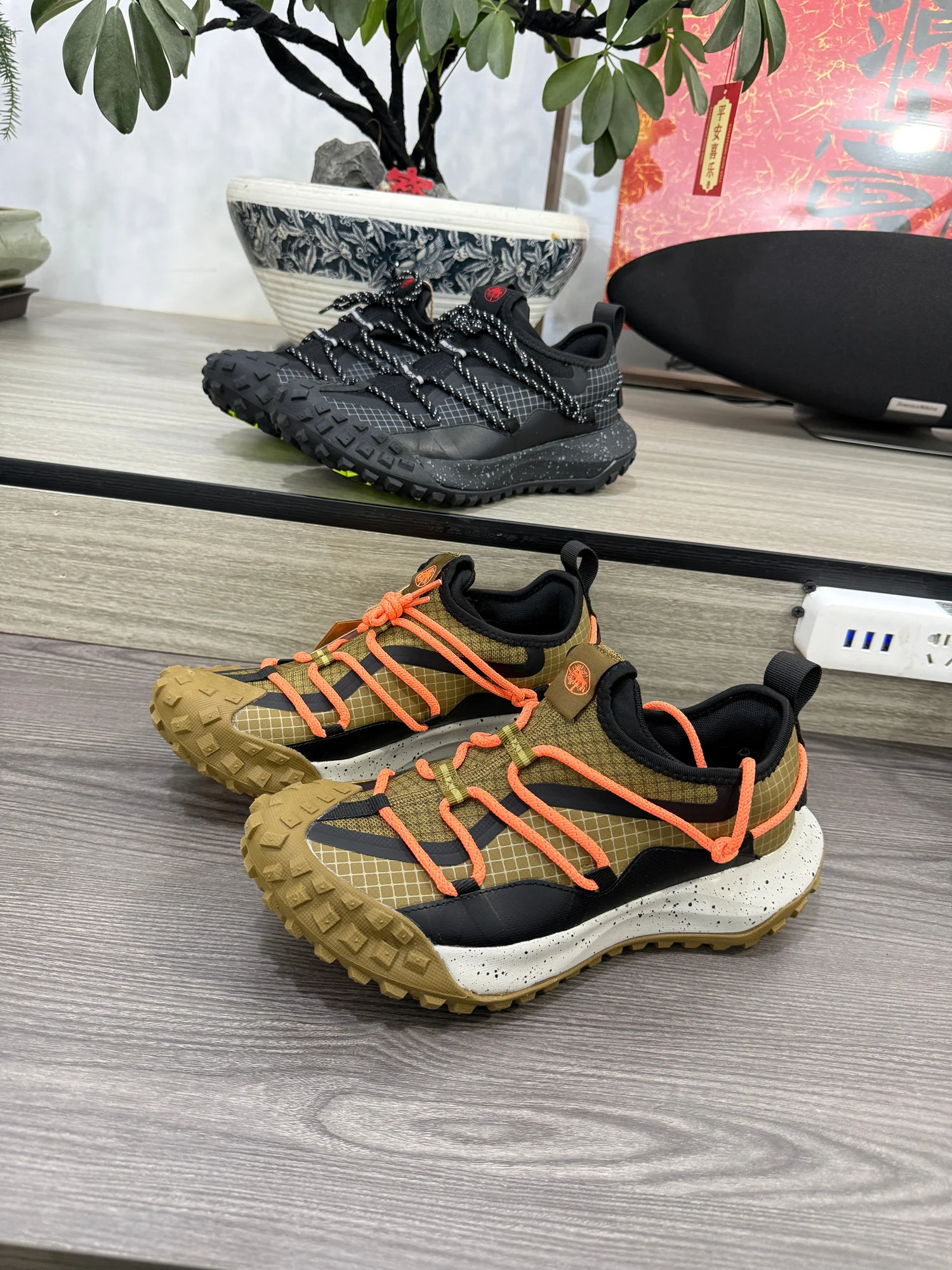 Outdoor Lightweight Anti-slip Shock Absorption Men's Sports Hiking Climbing Casual Shoes Breathable Comfortable Autumn Shoes
