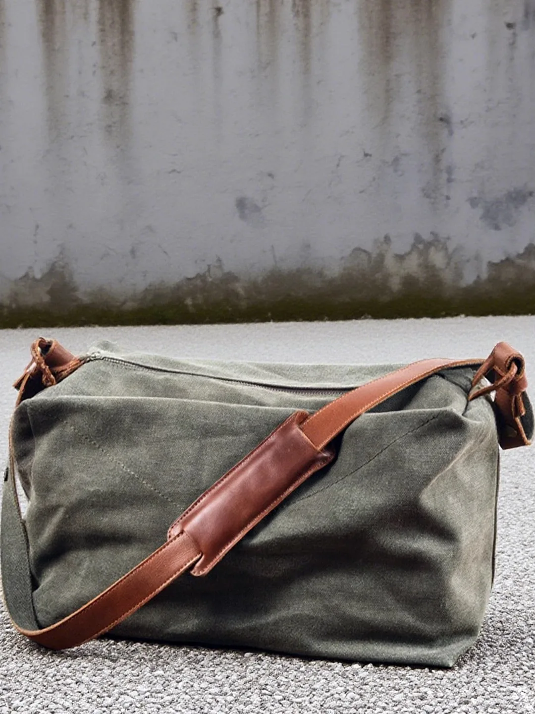 Retro Canvas Single Shoulder Bag Casual Fitness Travel Bag Short Trip Men's Bag Fashionable Sporty Backpack Style Youth Friendly