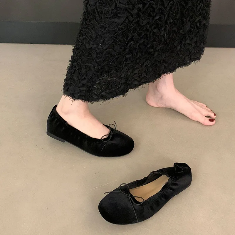 Lässige, weiche, modische Seiden-Ballerinas für Damen, flache Schuhe mit runder Spitze, flache Damenschuhe mit Schmetterlingsknoten, Slip-On-Modelle. – Detail 10