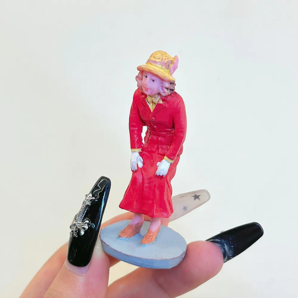 Christmas Village Mini Resin Figurines Winter Town People Snow Shovel Worker Micro Scene Decor
