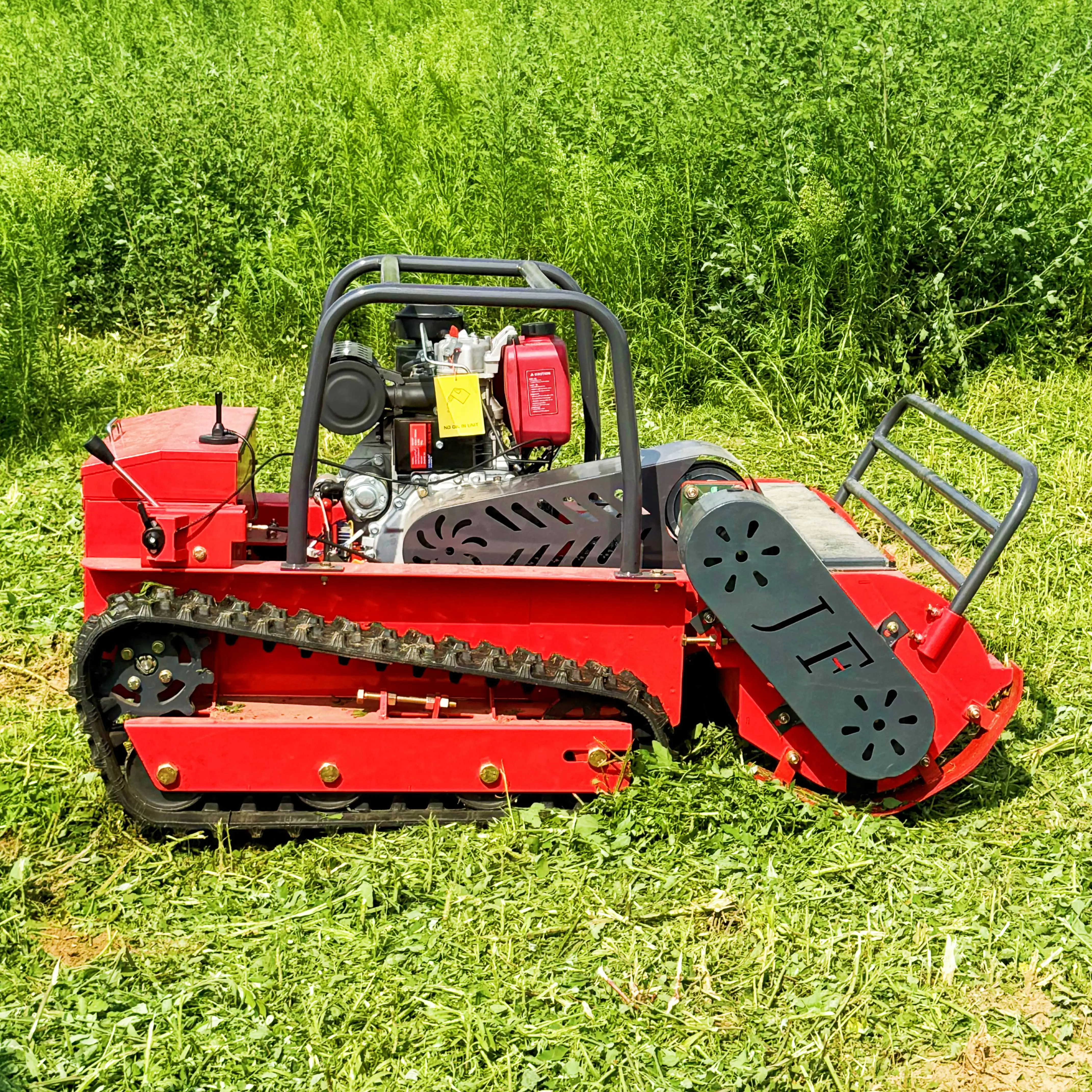 

Робот-газонокосилка CE и газонокосилка с дистанционным управлением для полей