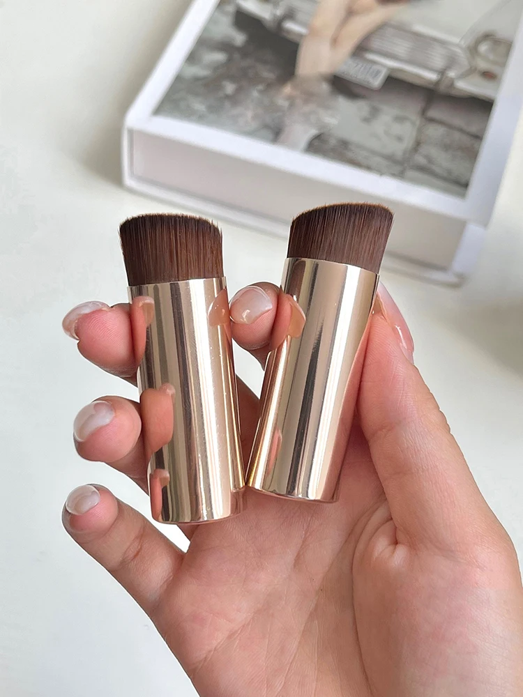 Foundation brush does not eat powder easy makeup thin traceless base makeup brush oblique flat head liquid foundation brush