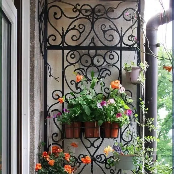 

Кованая садовая арка-пергола с интегрированной конструкцией, идеальная для ландшафтного дизайна