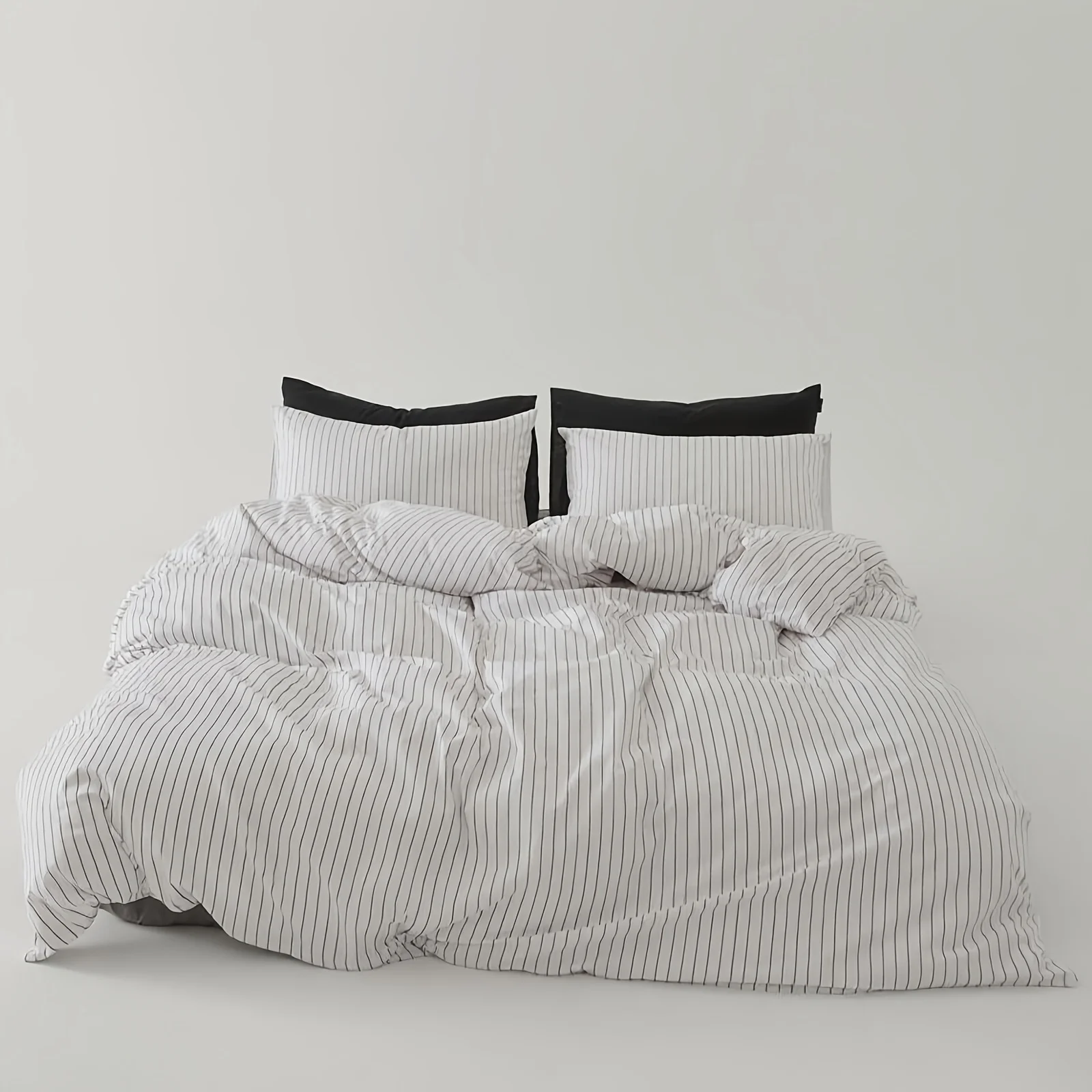 Simple Style All-Cotton Black Pinstripe Printed Duvet Cover Three-Piece Set (2 Pillowcases + 1 Duvet Cover) Without Pillow Inserts or Quilt Inserts, Geometric Stripe Pure Cotton Bedspread Three-Piece Set, Ultra-Soft and Comfortable Pure Cotton Breathable Bedding Duvet Cover Set, Suitable for Bedrooms and Guest Rooms, Dormitories, Zipper Duvet Cover + Pocket Pillowcase
