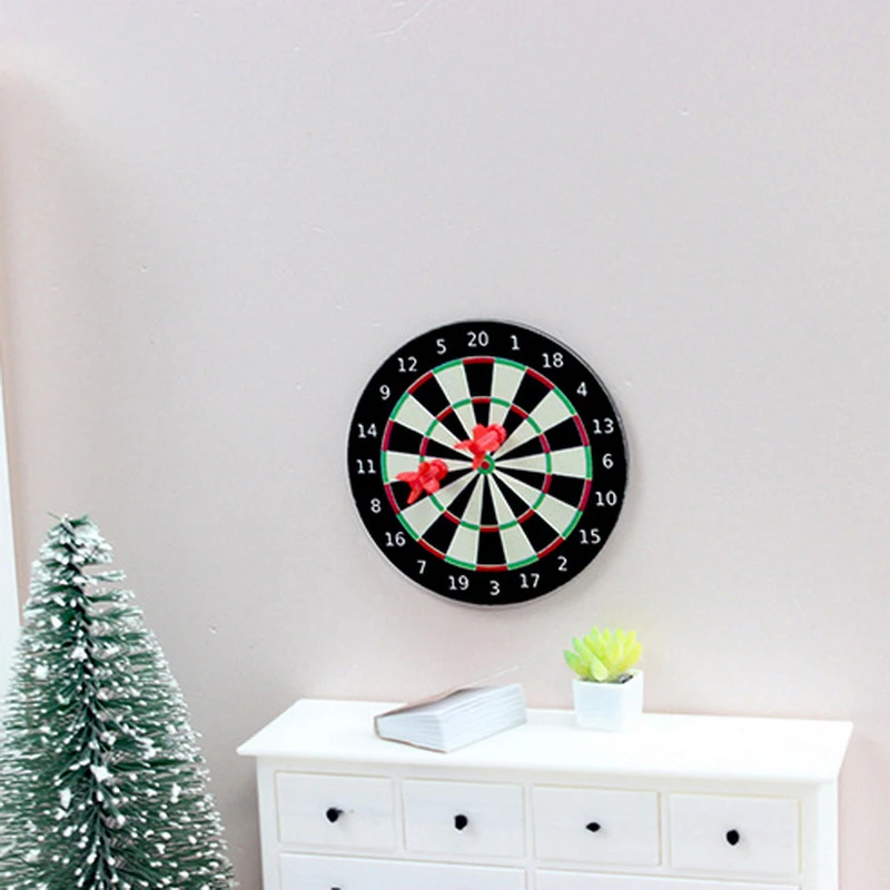 2 set di casa delle bambole in miniatura magnetica 2 freccette giocattoli sportivi set mini freccette set sportivo modello casa accessori per scene all'aperto