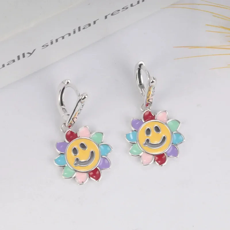 

925 Sterling Silver Smiling Sunflower Earrings For Girls Simple Korean Fashion ear Piercing Buckle Women Jewelry Wholesale