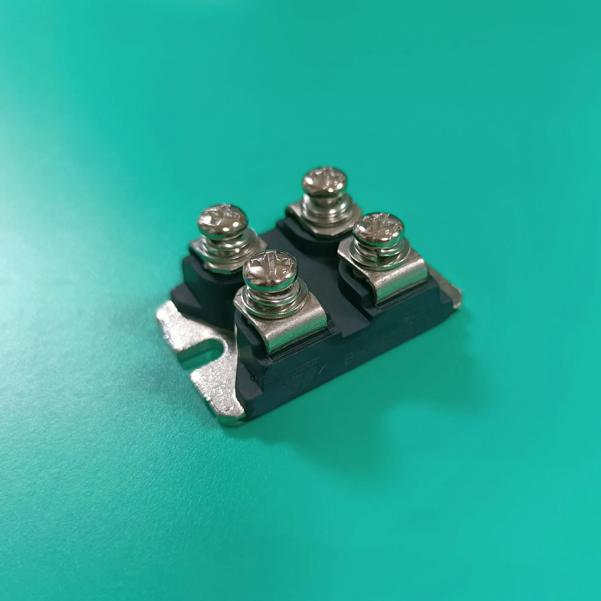 

BHK3012TV IGBT BHK3012T V DIODE GEN PURP 1.2KV ISOTOP BHK3012 TV MODULE BHK 3012TV BH K3012TV
