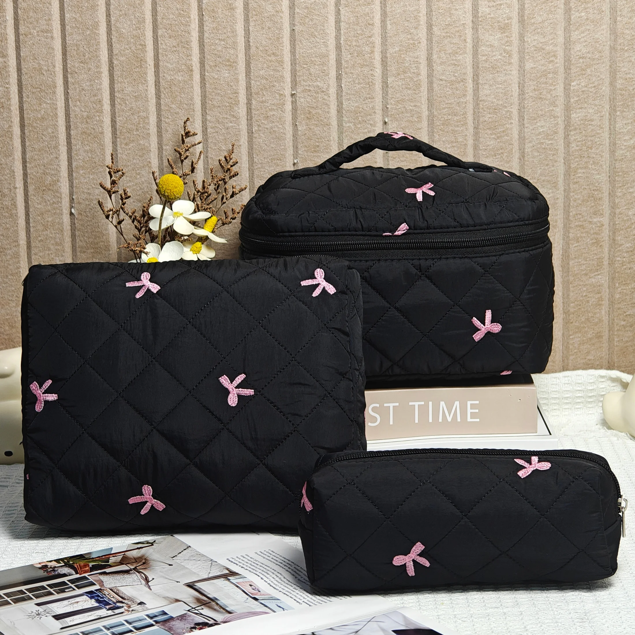 Embroidered bow tie exquisite makeup bag, simple and elegant storage bag, girlfriend gift, fashionable and versatile