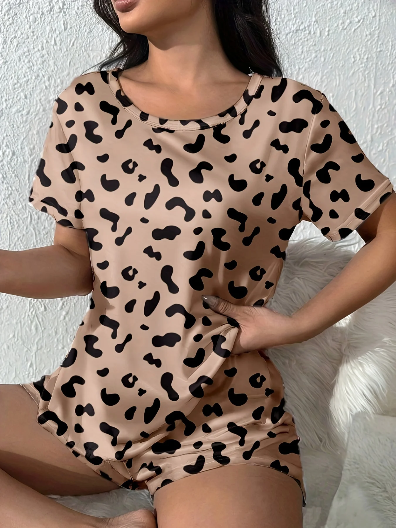 Conjunto de pijama de mujer de 2 piezas con estampado de leopardo informal de verano de manga corta y pantalones cortos