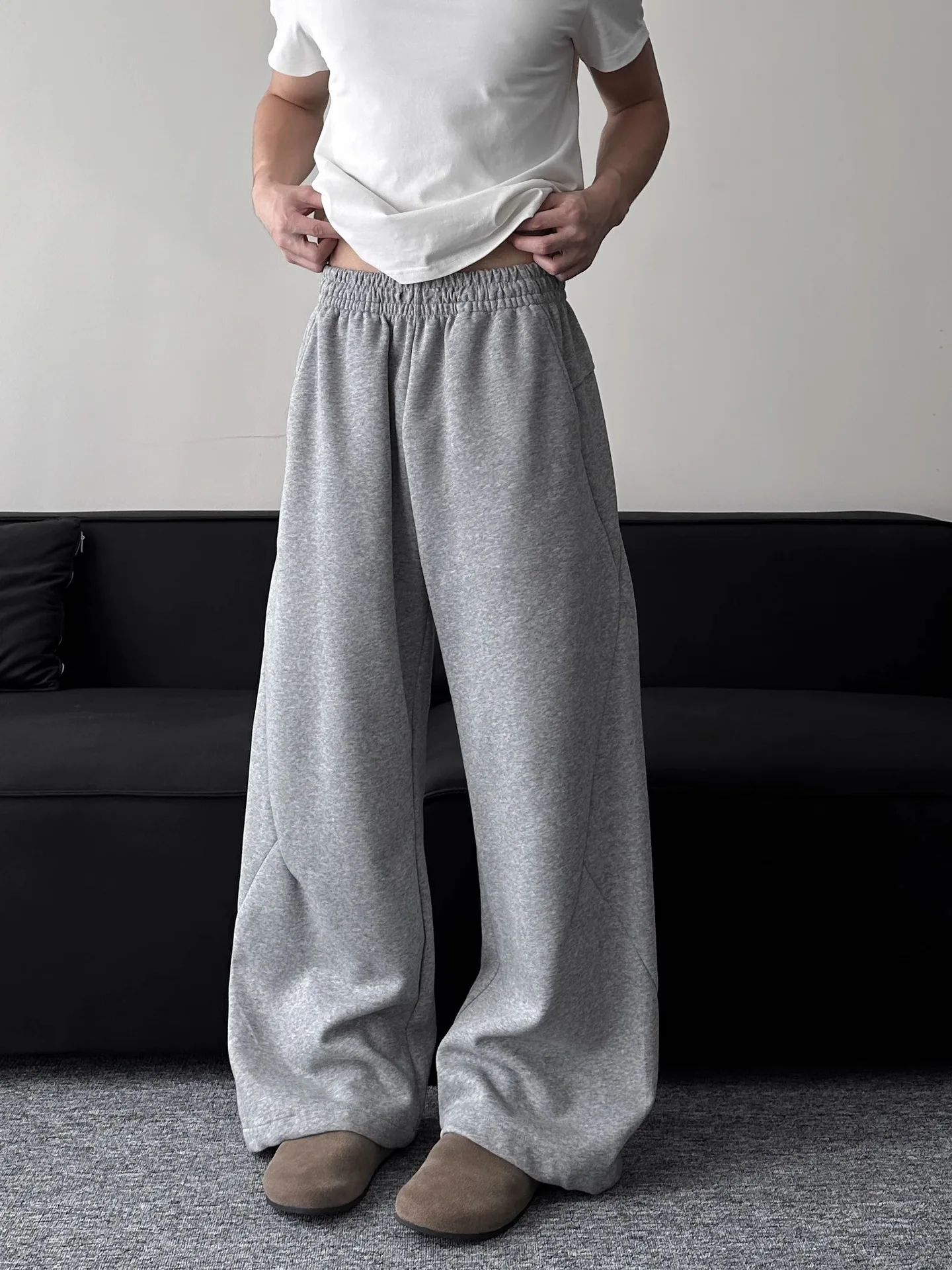 

Four Seasons New Fashion Men's Grey Black Solid Color Casual Trendy Loose Straight Wide Leg Sports Trousers Male Flare Pants
