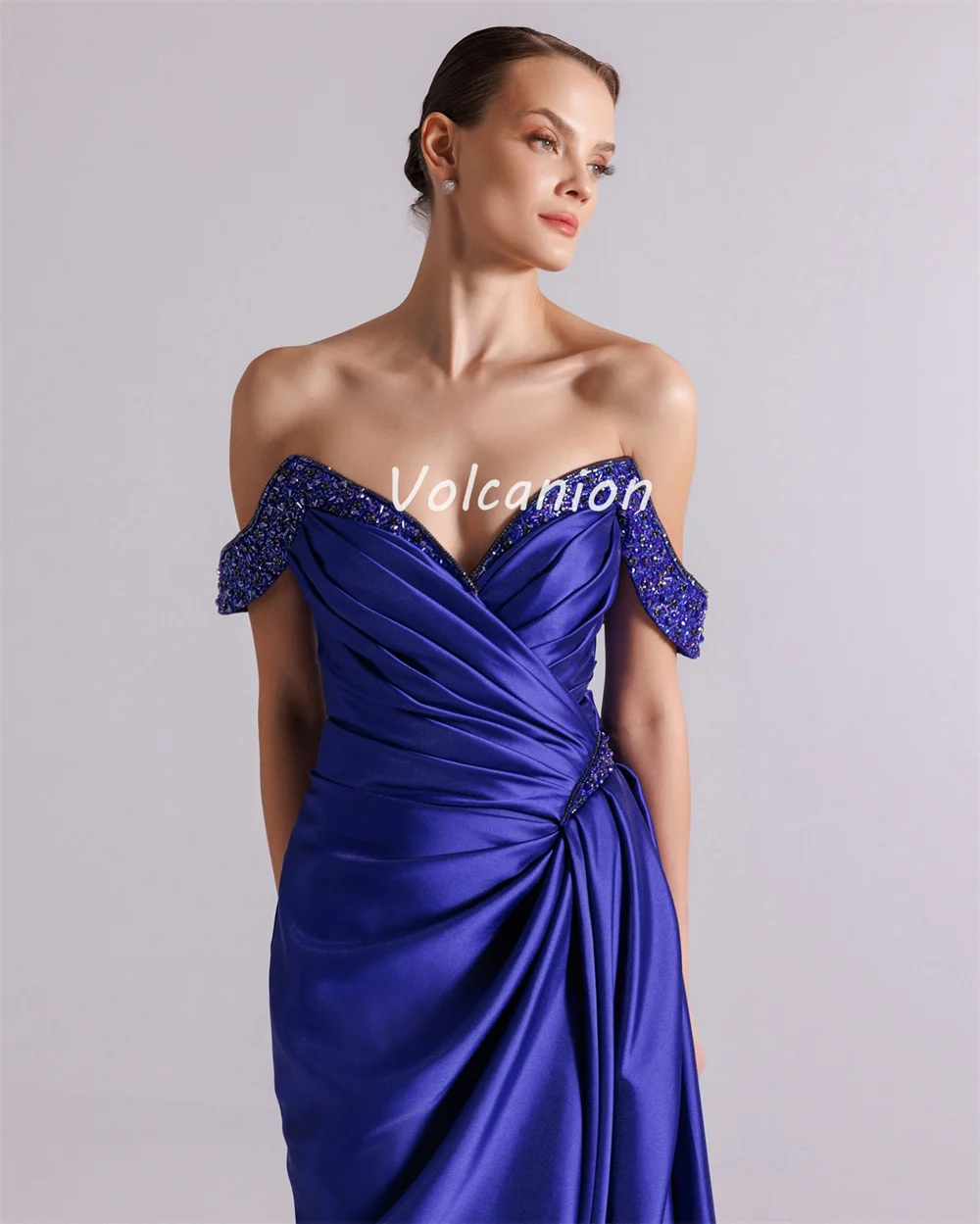 Abiti lunghi classici personalizzati squisiti Charmeuse con strass e paillettes pieghe dritte con spalle scoperte Abiti da cerimonia su misura