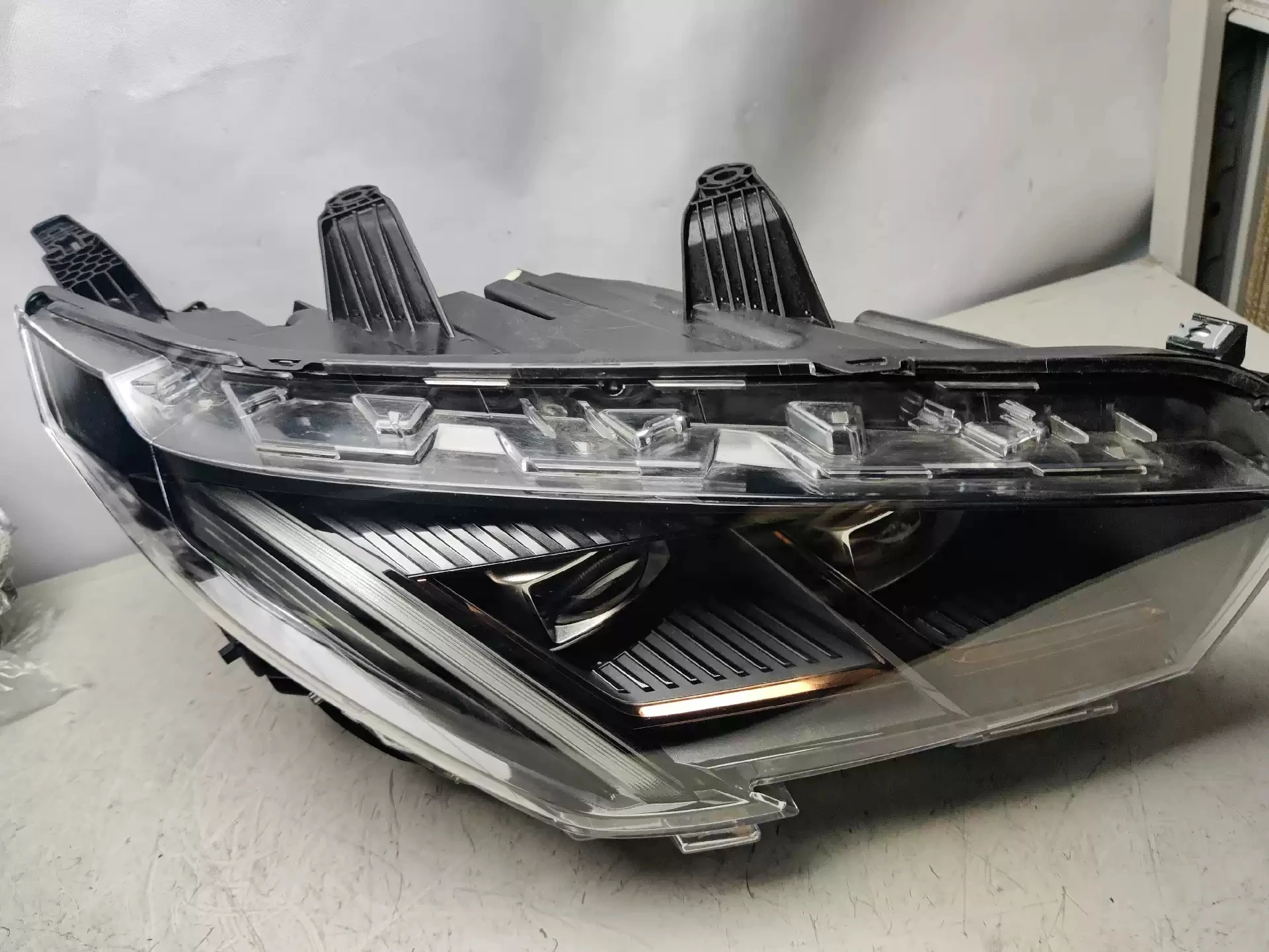 

Car Headlight assembly For Trumpchi GS4 PLUS head lamp LED Daytime Running Light DRL