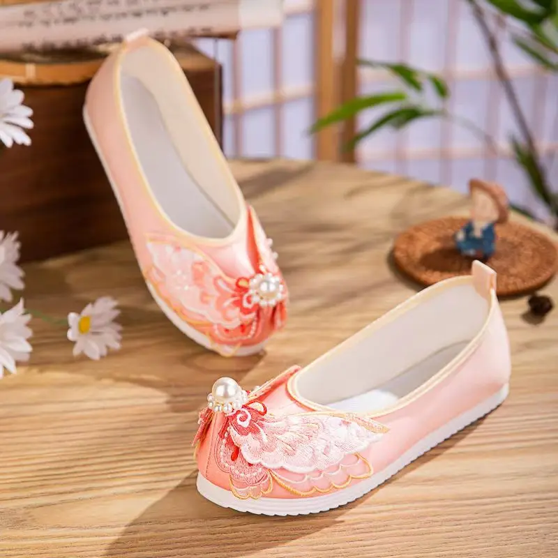 

Новые женские туфли на плоской подошве с вышивкой на носке, легкие дышащие туфли Hanfu на мягкой подошве без шнуровки в этническом стиле