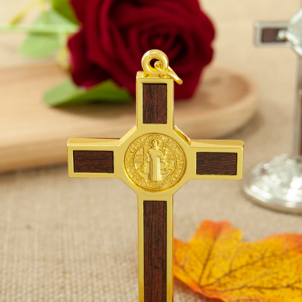 HTISOK Katholisches Heiliger-Benedikt-Kreuz, vergoldet/versilbert, aus Legierung, mit Sockel, für Zuhause, Kirche, spirituelles Geschenk, religiöse Dekoration – Detail 4