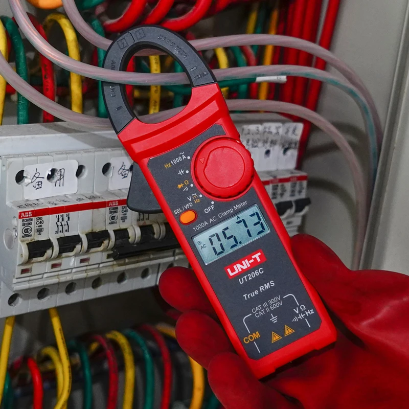 UNI-T True RMS 1000A Digital AC Clamp Meter UT206C; Built-in VFD / Body as thin as 16 mm / AC and DC 600V