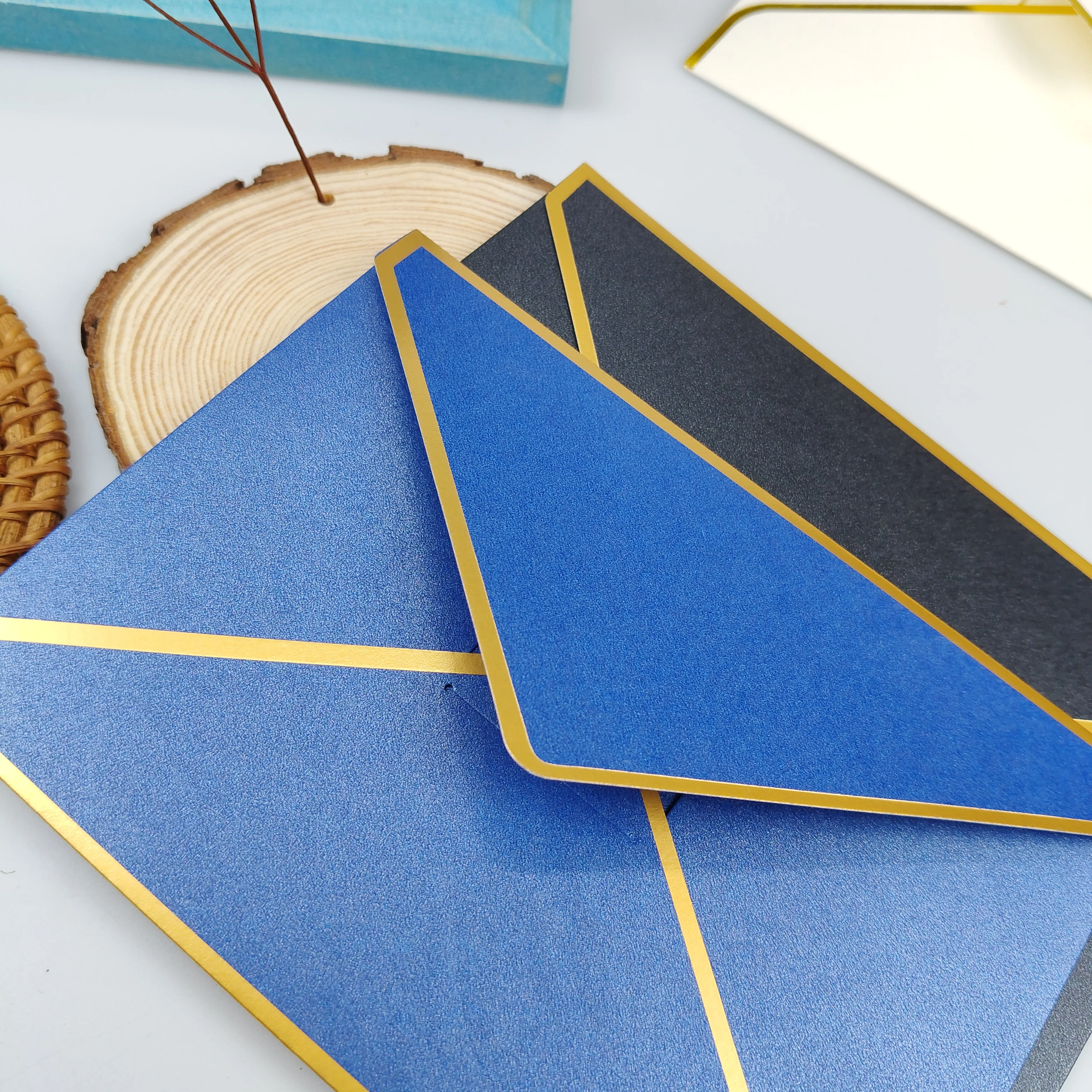 10 قطعة النمط الأوروبي اللون الغراء ورقة الساخن ختم دعوة اللون كرتون المغلف الذهب حافة مغلف صغير