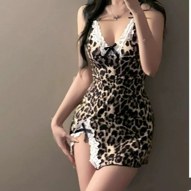 

2026 Spring/Summer New Fashionable Sexy Pajama Women's High-end Look Leopard Print Halter Lace V-neck Split Sleeping Dress