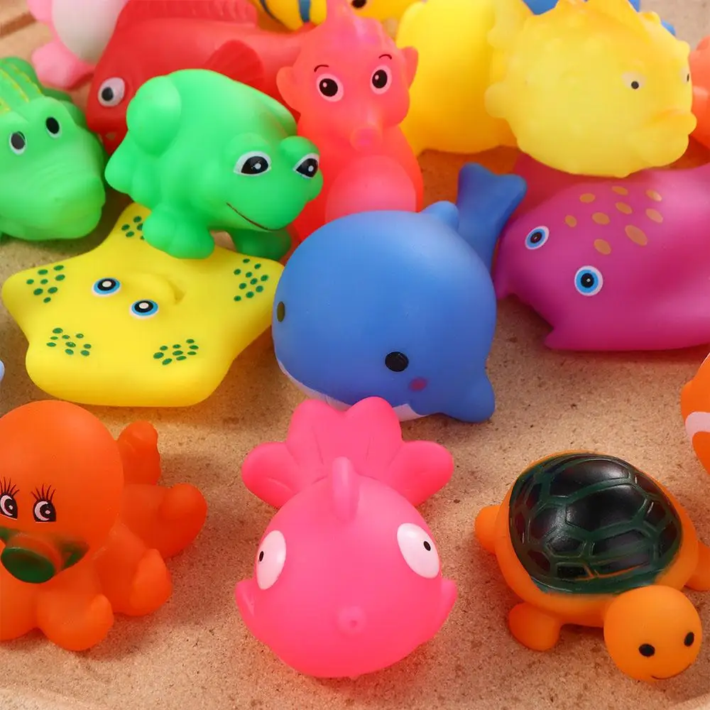 Regalo divertente per bambini Spremere animali colorati Suono giocattoli da bagno cigolanti Giochi d'acqua per il nuoto Giocattolo per doccia galleggiante Giocattoli da bagnetto per bambini