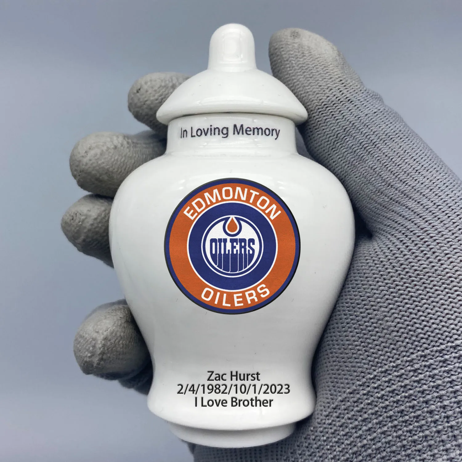 

Mini Urn for Edmonton Oilers-Hockey themed customize Urn.Send me the name/date you want to appear on the urn by Remarks Message