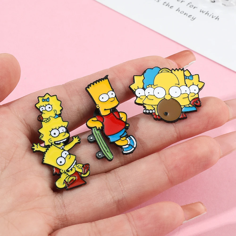 I Simpsons spille smaltate in metallo Homer Bart Cartoon Anime distintivi vestiti gioielli spille carine per accessori zaino