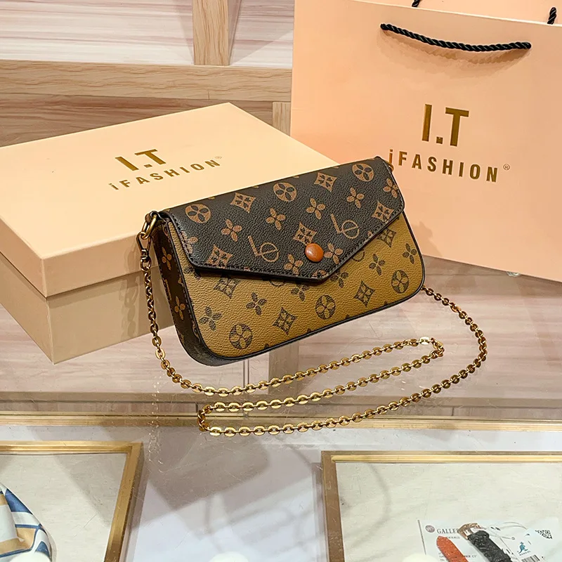 Europe And The United States Retro Ladies Shoulder Bag Fashionable Versatile Envelope Diagonal Cross-Body Bag Letters Printing