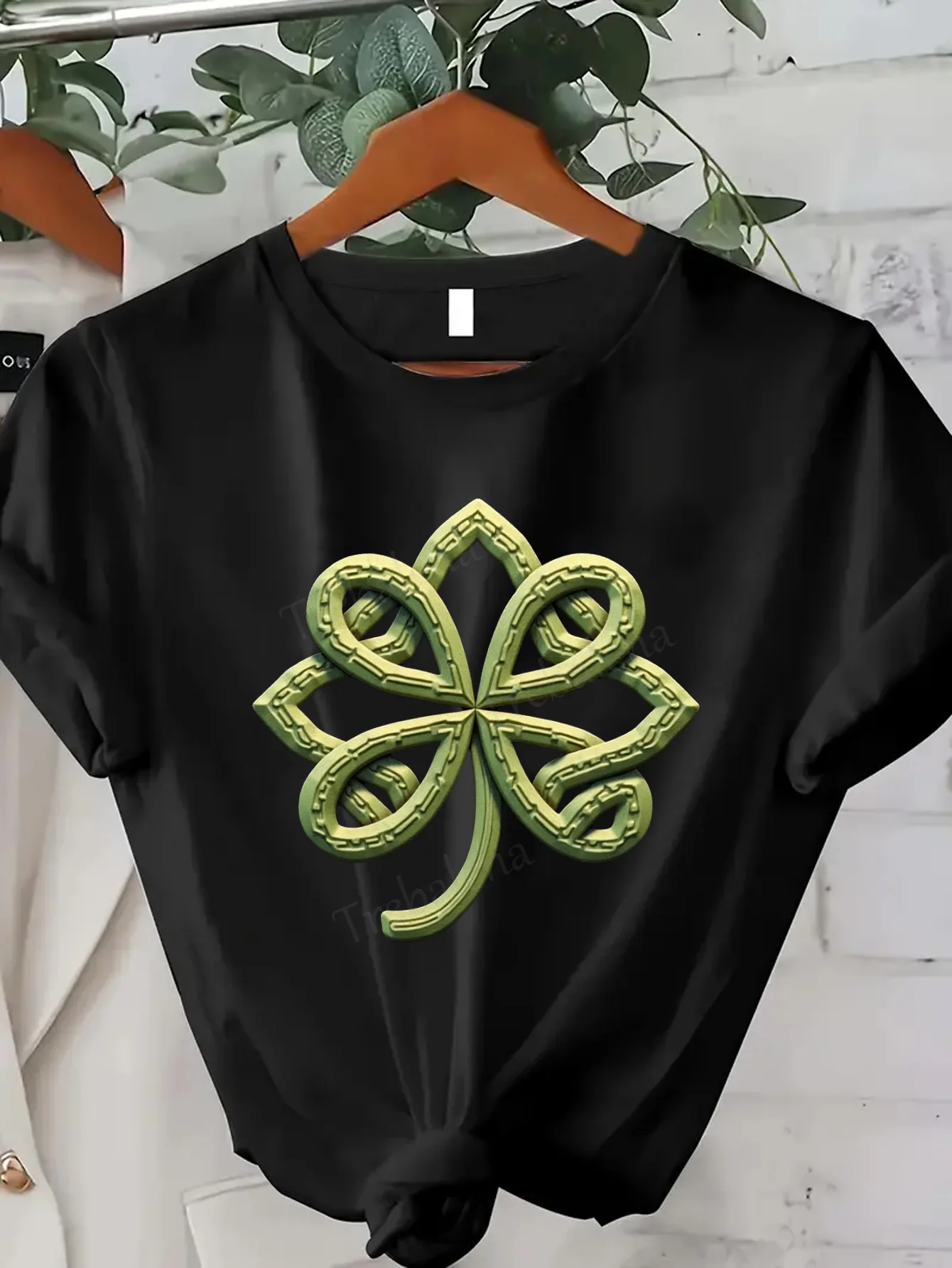 

Women T-shirt Celtic Knot Clover T-Shirt for Women, Lucky Green Design