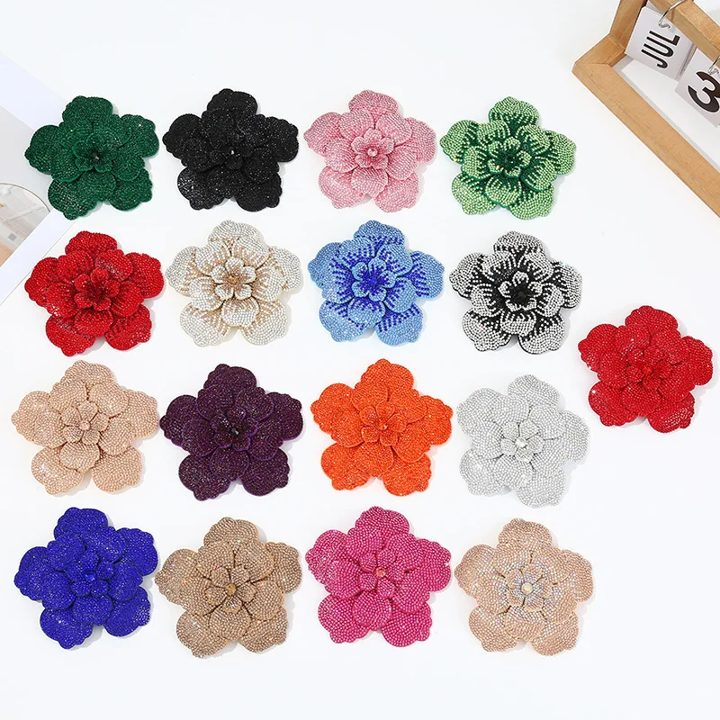 Nuevos broches de camelia con diamantes de imitación para mujer, flor de tela, corsage, joyería, insignia para fiesta de boda, accesorios de solapa
