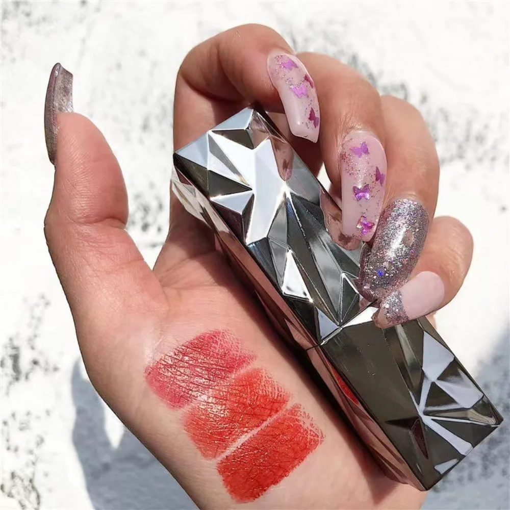 ลิปสติกสามสีเซ็กซี่ 3-Color กันน้ำ ติดทนนาน ลิปกลอสเนื้อแมทท์ ชุ่มชื้น ไม่หลุดลอก