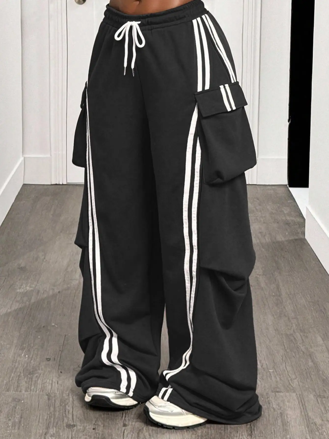 Women's Side Striped Wide Leg Cargo Pants Drawstring Elastic Waist Loose Sweatpants Yoga Joggers Streetwear