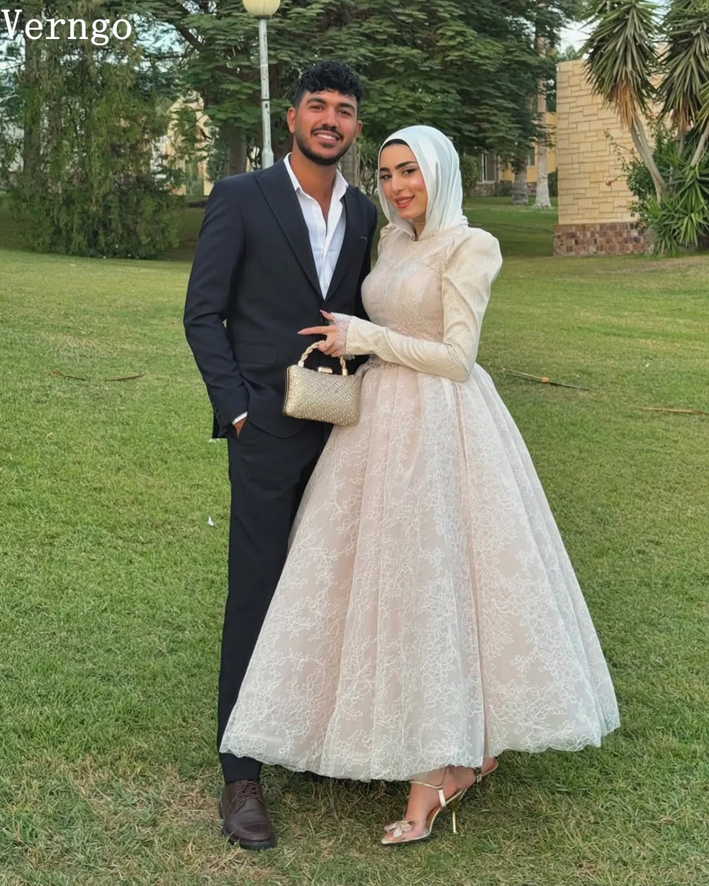 Verngo Champagner Spitze Hochzeitskleid Hohe Volle Ärmel Bescheidene Arabische Brautkleider Frauen Elegantes Brautkleid Maßgeschneidert