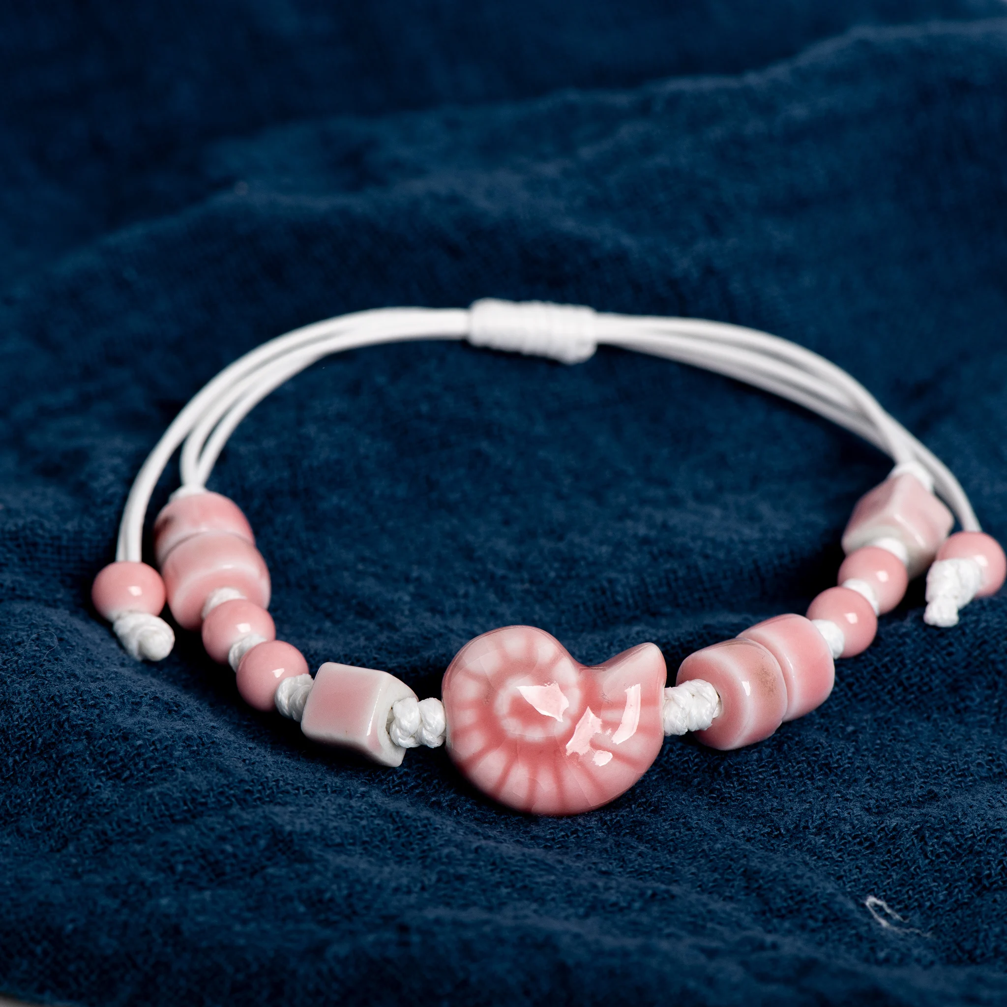 Ręcznie robiona ceramiczna bransoletka z muszli Regulowana minimalistyczna biżuteria w stylu oceanicznym dla par 154